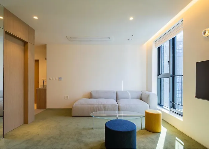 Gudo Collective Gangnam 구도 컬렉티브 강남 4*